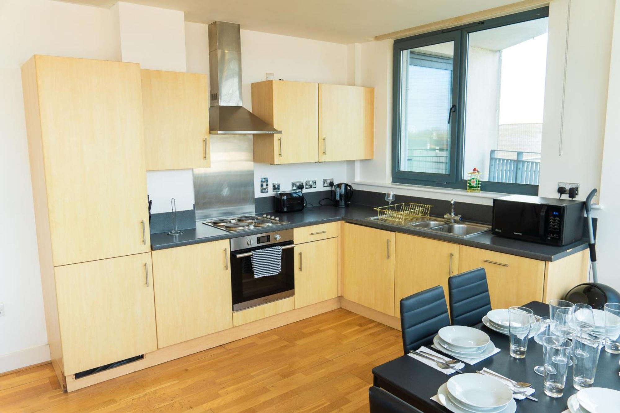 The Regency Suite - Modern 2-Bed 1-Bath Apartment Chertsey Ngoại thất bức ảnh