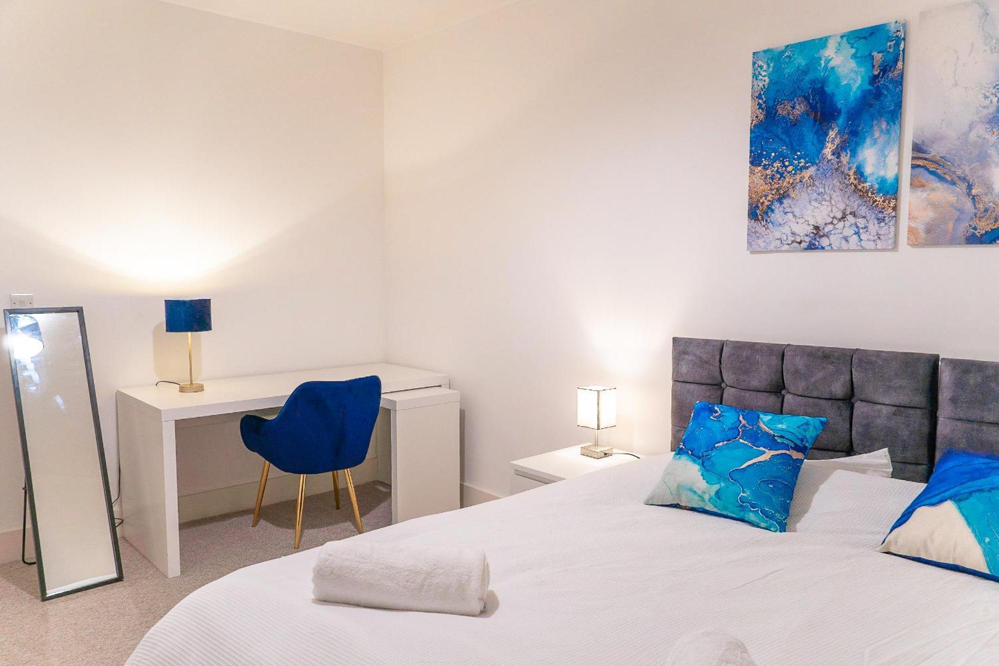The Regency Suite - Modern 2-Bed 1-Bath Apartment Chertsey Ngoại thất bức ảnh