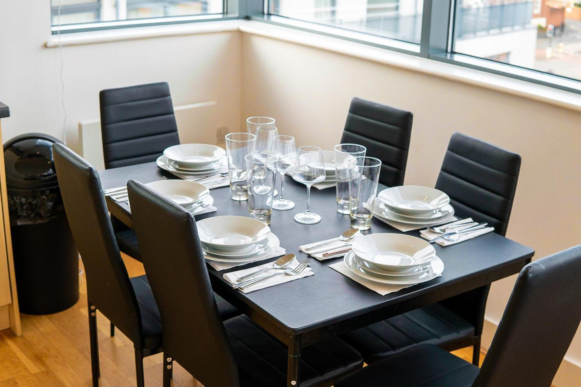 The Regency Suite - Modern 2-Bed 1-Bath Apartment Chertsey Ngoại thất bức ảnh