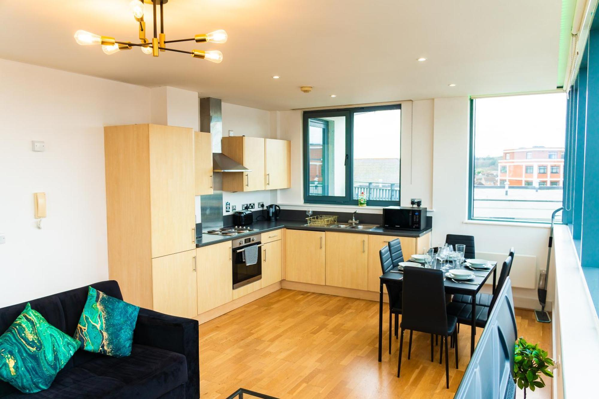 The Regency Suite - Modern 2-Bed 1-Bath Apartment Chertsey Ngoại thất bức ảnh